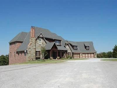 $2,900,000
Executive Home on 14.96 Acres