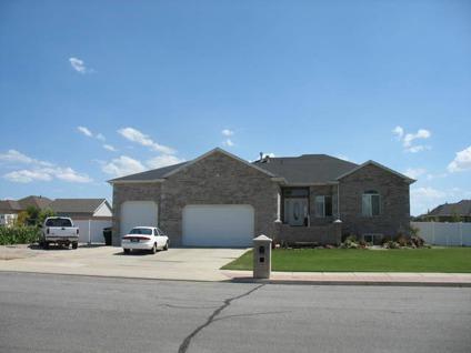 $309,900
Clinton 3BR 3BA, HIS HOME IS A GEM! OPEN FLOOR PLAN WITH 10'