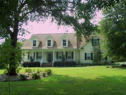 $310,000
Elgin 5BR 3BA, Enjoy country lifestyle only minutes from