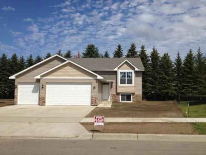 $314,900
Minot, What a beautiful 4 bedroom 3 bath home.