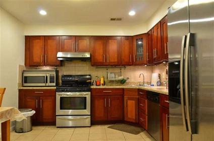 $315,000
Jersey City, GORGEOUS AND RARE 2 BEDROOM, 2.5 BATH RENOVATED