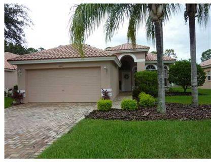 $315,000
Oldsmar 3BR, Calling all golfers and Tennis lovers.