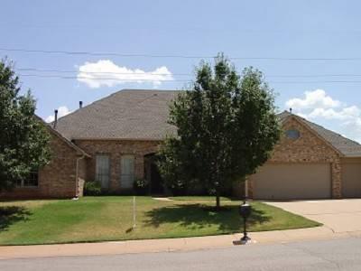 $315,900
Updated, Double In-law Plan, Gated, Community Pool!