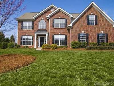 $324,000
Waxhaw 4BR 3.5BA, Well maintained and move in ready.