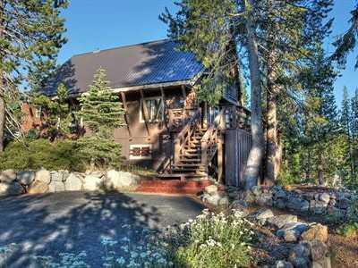 $325,000
4-Season Home at Serene Lakes