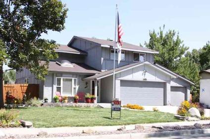 $325,000
Arvada 4BR 3.5BA, Vaulted Living Room Steps up to open