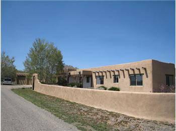 $325,000
Country feel only 10 minutes to Taos Plaza!