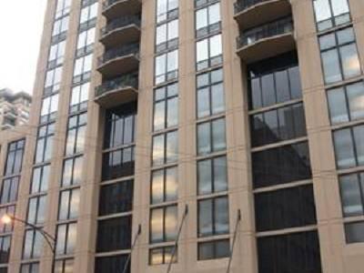 $325,000
Rarely Available 1 Bed, 1.5 Bath at River North's Erie Center