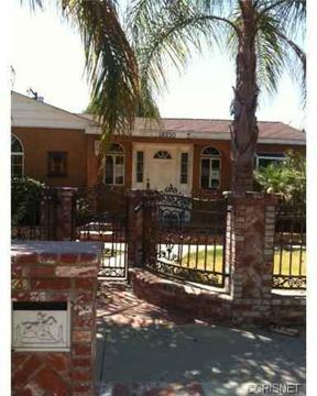 $329,900
Reseda 2.5 BA, Great house on a residential street.