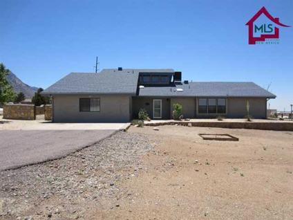 $335,000
Las Cruces Real Estate Home for Sale. $335,000 3bd/2ba. - BETH DAGE of