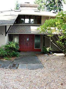 $339,950
Beautiful Home on 1/2 Acre Lot with Lake Tapps View!