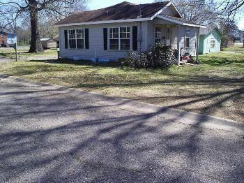 $33,000
Russellville 2BR 1BA, Listing agent and office: Glenda