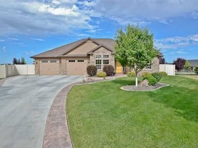 $344,900
Single level, 1/3 acre lot, 4 car garage with RV parking!