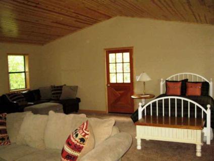 $348,000
Pinetop 3BR 2BA, RUSTIC AND OH SO CHARMING OF A CABIN IN