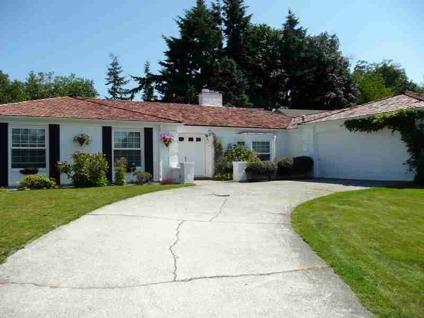 $348,500
Everett Real Estate Home for Sale. $348,500 4bd/2.50ba. - William Young of