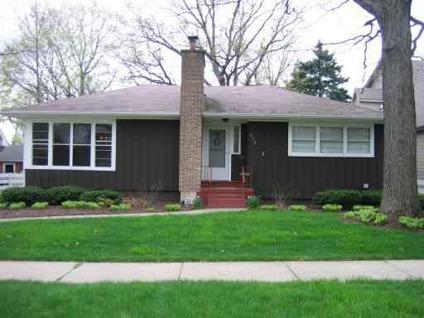 $349,900
1 Story - DOWNERS GROVE, IL