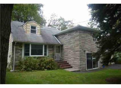 $349,900
Valley Cottage 4BR 1BA, This home has an amazing 5 levels