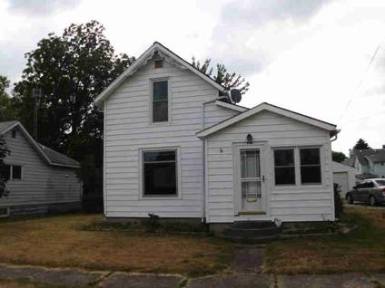 $34,999
Kendallville Three BR 1.5 BA, Loads of potential in this 1.5 story