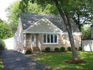 $359,000
6 Parkview Rd - 4br