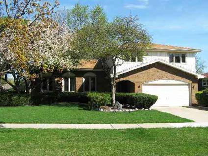 $364,900
2 Stories, Tri-Level - DOWNERS GROVE, IL