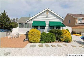 $367,700
Toms River 2BR 1BA, Ideal Summer Home featuring 100 Feet on