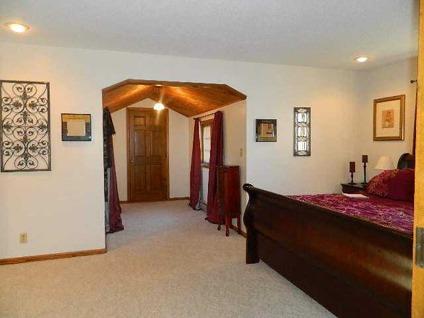 $369,500
Worthington 4BA, Gorgeous 6 bedroom lake home!!