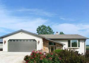 $369,900
Single-Family Real Estate in Cedar Grove WI