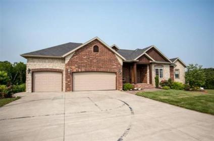 $374,900
Beautiful walk out home on 3 acres in the Ozark School District (Rogersville