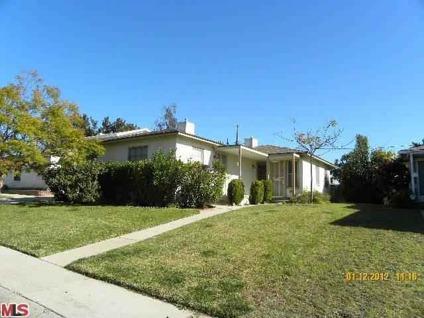 $374,900
Los Angeles, Income opportunity property. Live in one unit