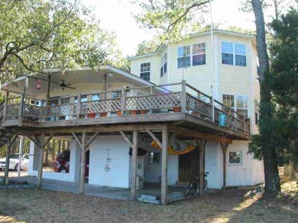 $375,000
Beaufort 3BA, Panoramic views of ICW from this 2 bedroom