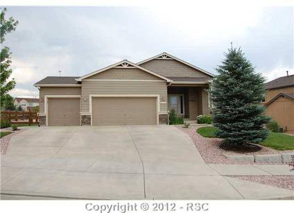 $375,000
This home has it all! Close to schools shopping,dining, theatres and easy I 25