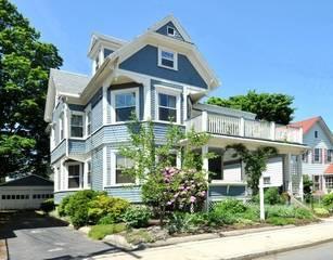 $384,900
OPEN HOUSE Sun, 6/3- 11:30-1 Sunsplashed Victorian Duplex