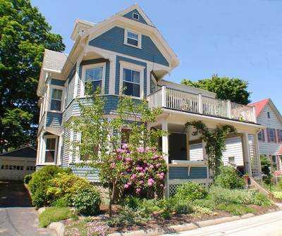 $384,900
OPEN HOUSE: Sun 5/20- 7RM 3BR Sunsplashed Victorian Duplex