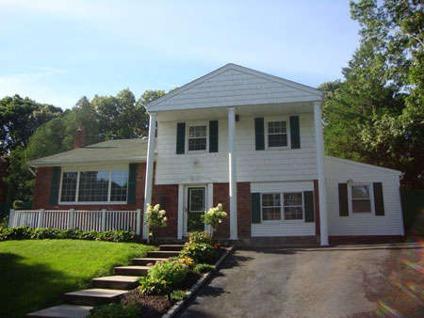 $385,000
Selden 3BA, Spacious Expanded Splanch Colonial features 6