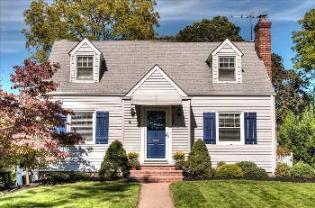 $389,000
Caldwell, Welcome to this 4 bedroom 2 bath Cape Cod on a