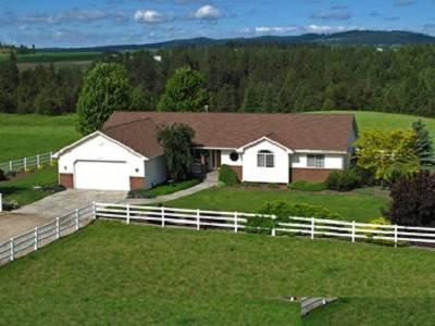 $389,900
Daylight Rancher on 10 acres w/Shop!