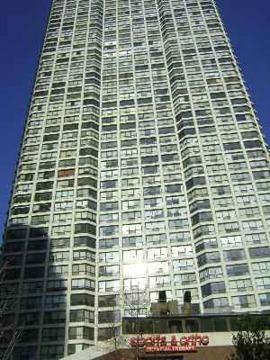 $399,000
Chicago 2BR 2BA, Penthouse unit next to Trump tower with