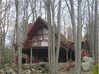 $399,000
Lakefront Prow Front Chalet