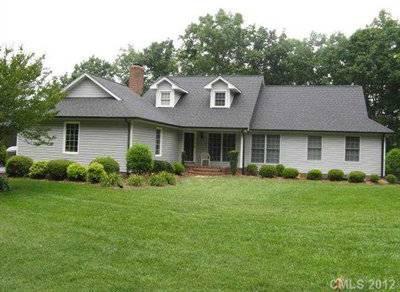 $399,000
Statesville 3BR 2.5BA, Private Country setting in West