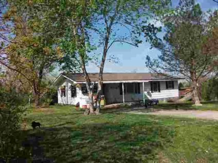$39,000
Nice 3 bedroom, 2 bath all electric home on 1 acre in Ash Flat.