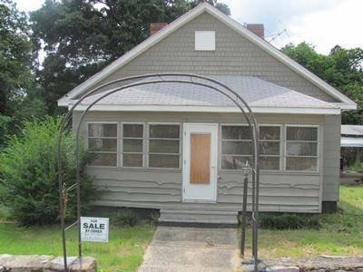 $39,900
Adorable Home; Great Back Yard- Right Near the River!