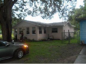 $39,900
Leesburg Two BR, Concrete block home features enclosed front