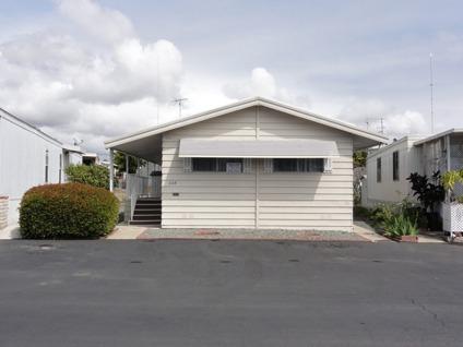 $39,995
Beautiful manufactured home in senior community. Ages 55/35
