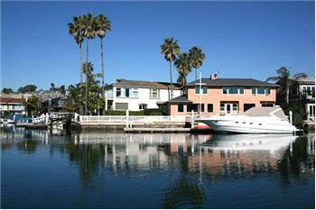 $3,299,000
Newport Beach Dock Home with Yacht