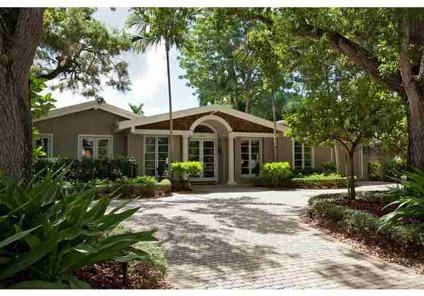 $3,495,000
Naples 4BR 4.5BA, Just three houses from the Gulf on a
