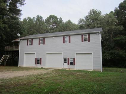 3BR/2.5BA Home on 15+/- Acres at Auction in Bracey VA