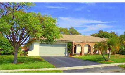 $415,000
Plantation, GORGEOUS! MODEL-PERFECT POOL HOME IN MOST