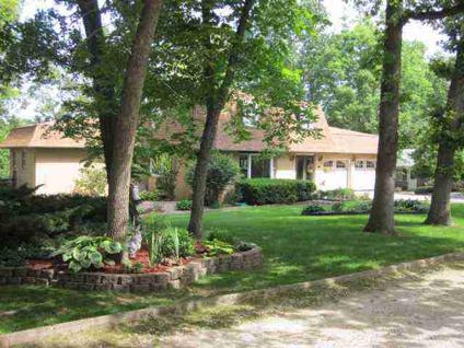 $415,000
This all brick home is located on 1.50 acres and is ideal for a large family