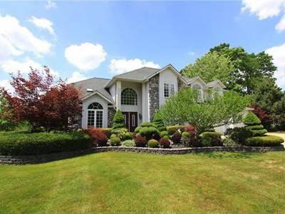$415,000
Willoughby Hills Ohio- Home for Sale- Stylish and Serene