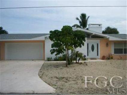 $419,000
Fort Myers Beach, Four bedrooms plus den, three baths.